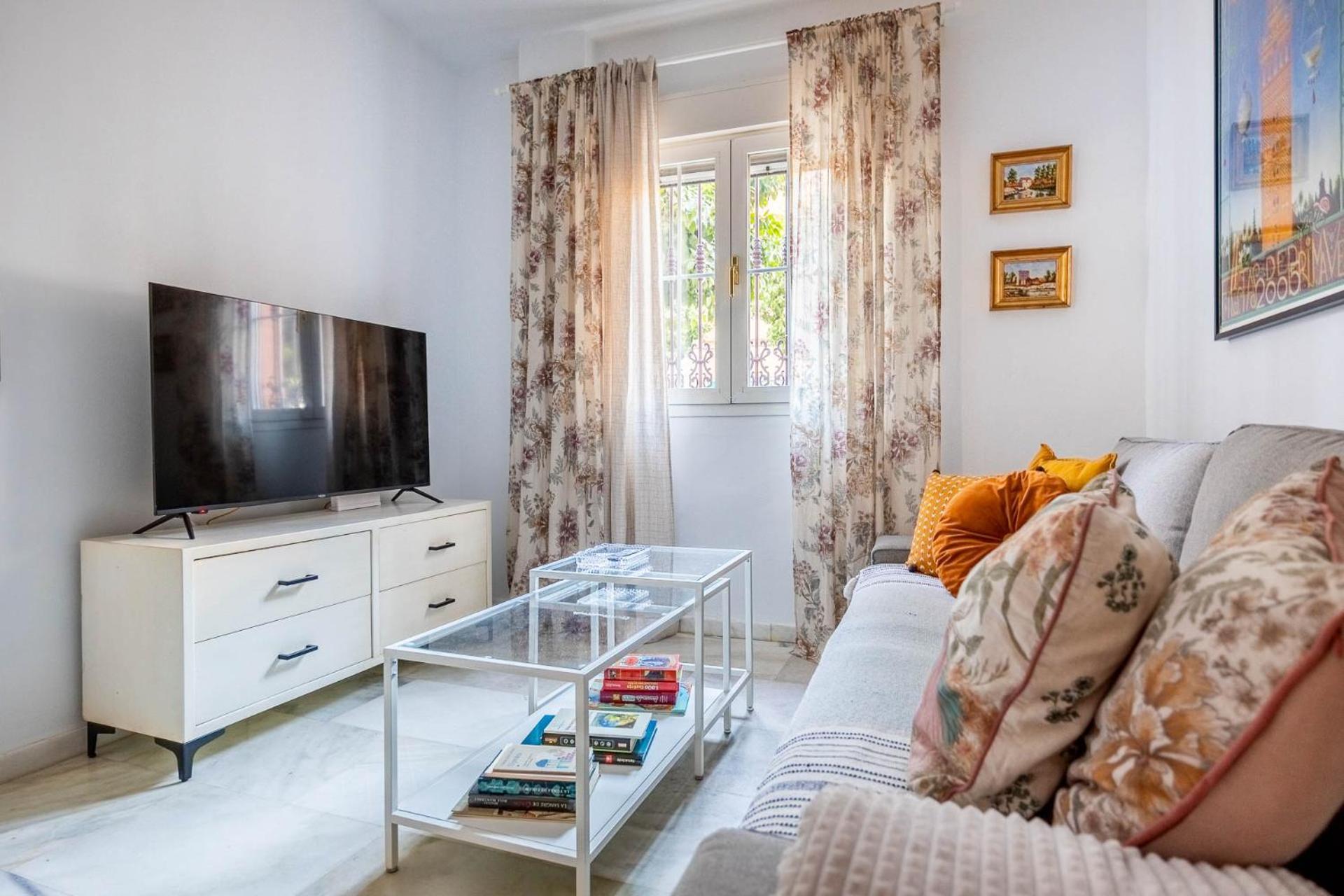 Piso Con Patio Privado Y Parking Nervion Sevilla Exteriör bild