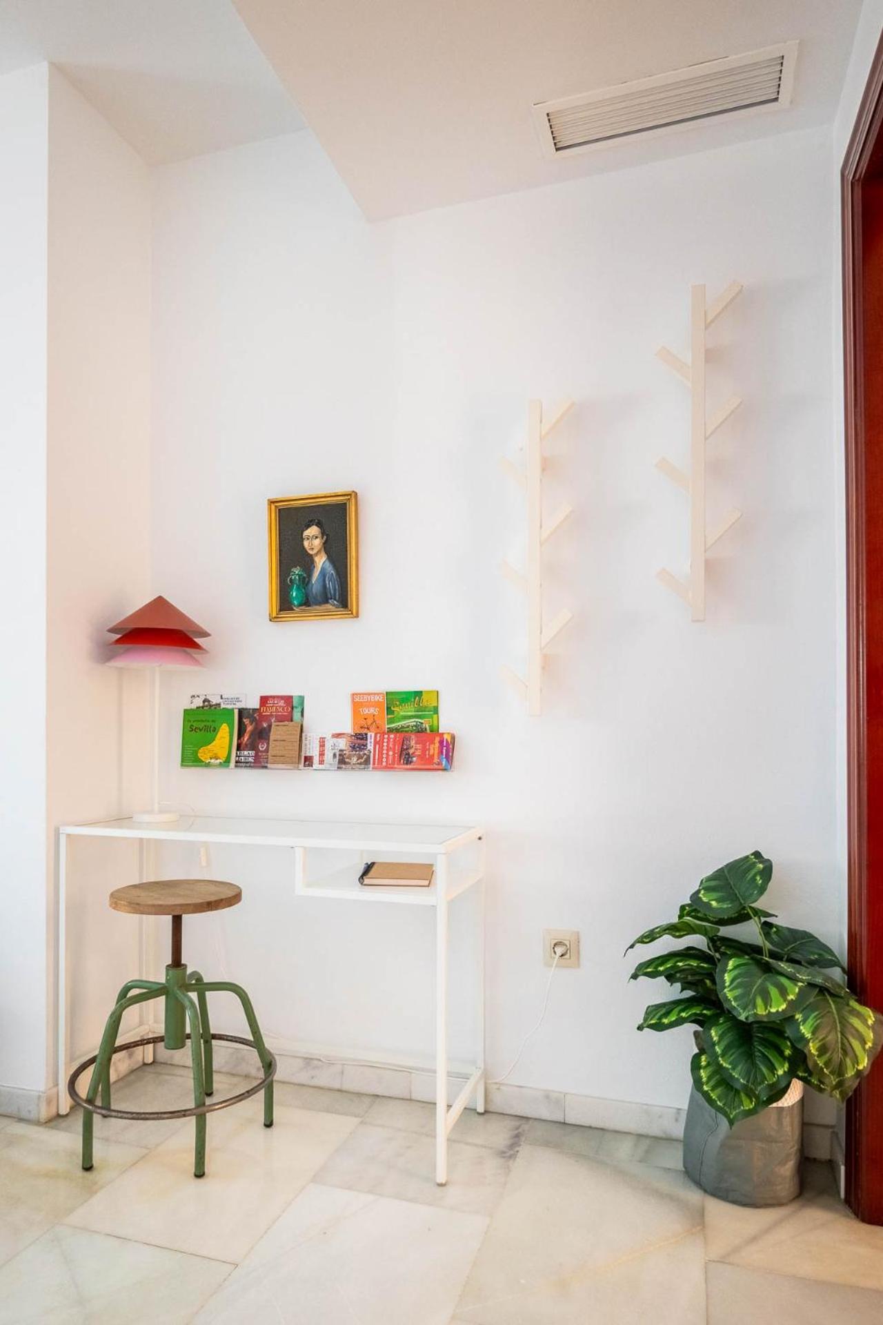Piso Con Patio Privado Y Parking Nervion Sevilla Exteriör bild